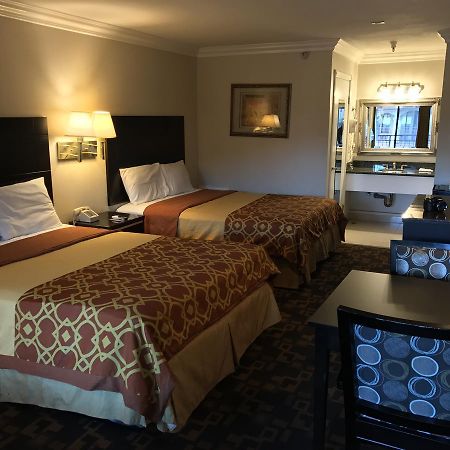 Castaic Inn Six Flags Valencia Екстериор снимка